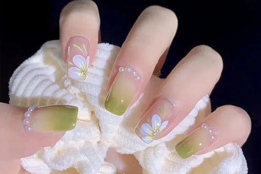 Blooming Nails